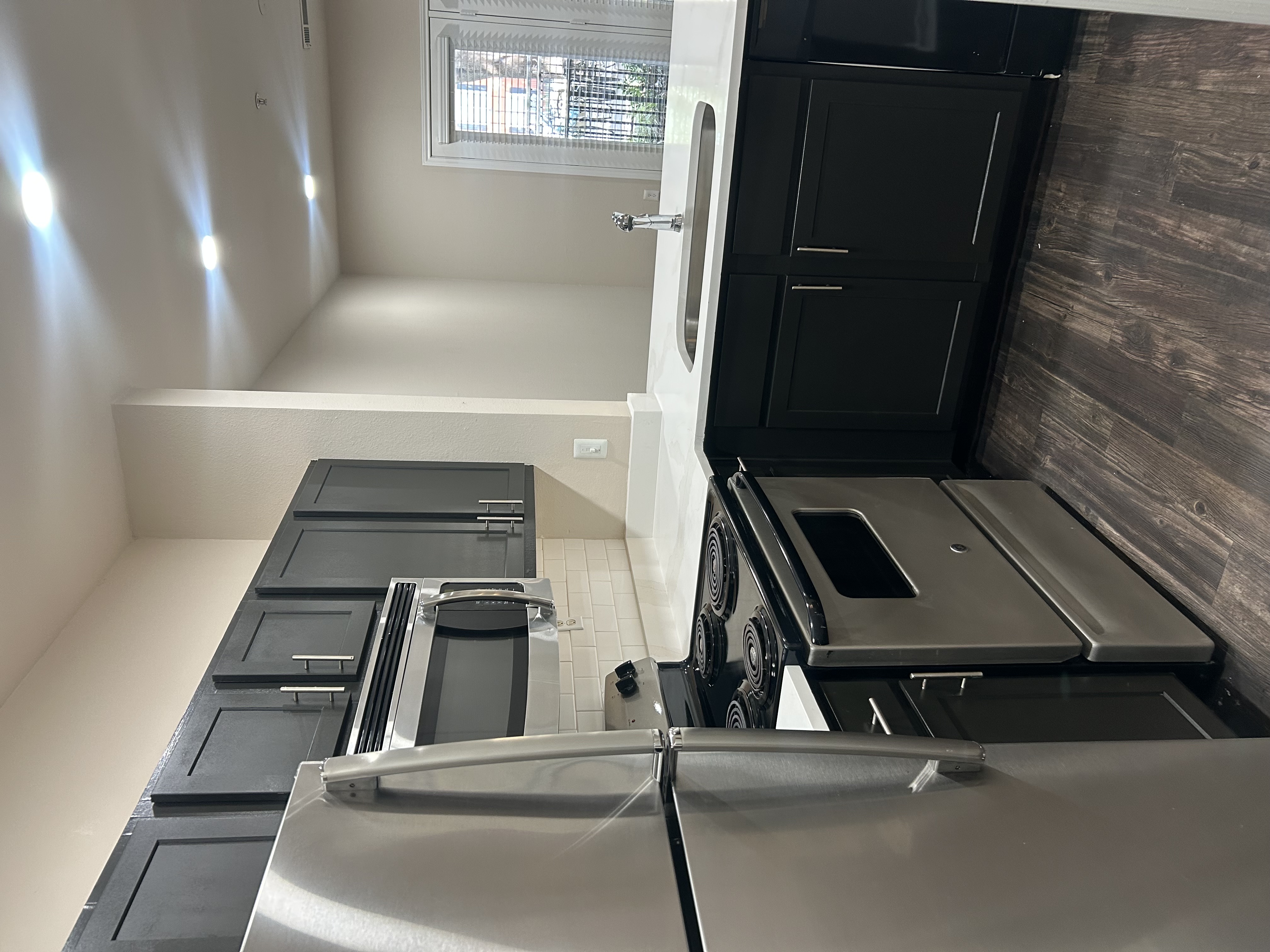 Updated kitchen appliances at Allura Las Colinas