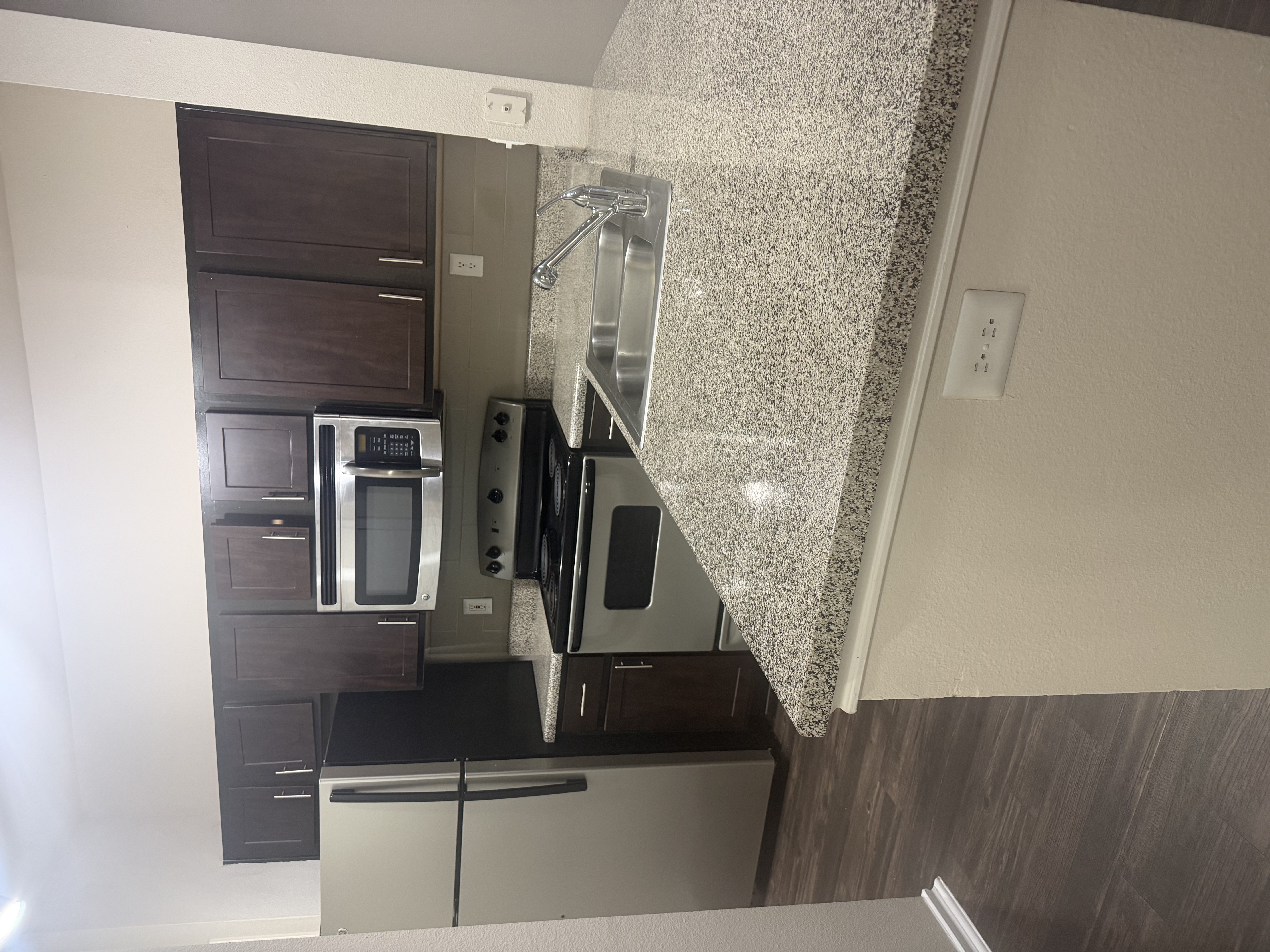 Previous kitchen stove at Allura Las Colinas